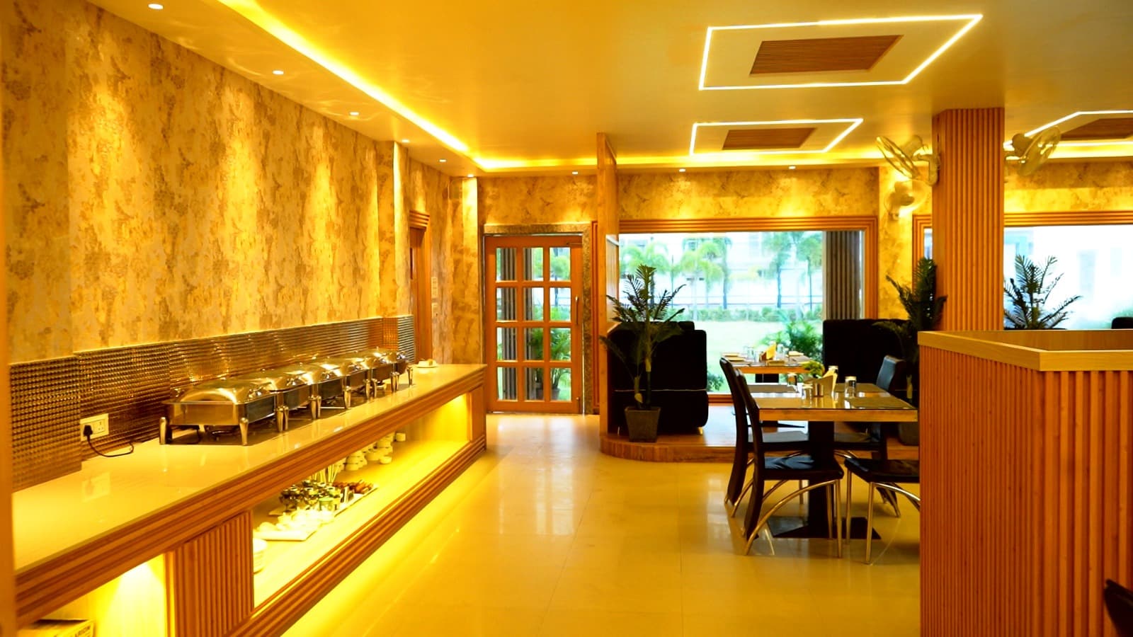 Restaurant & Dining